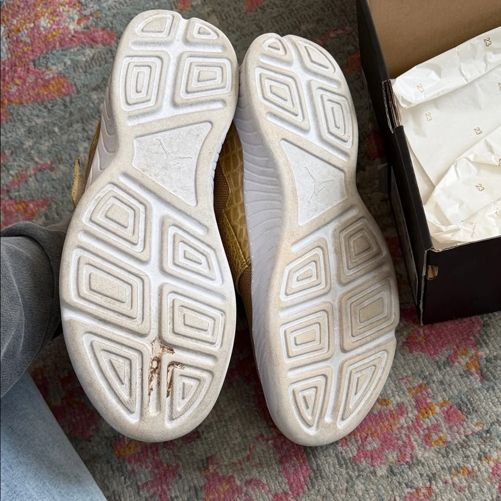Nike Air Jordan J23 Metallic Gold Sneakers – Men’s Size 10 – 854557-700 - EUC